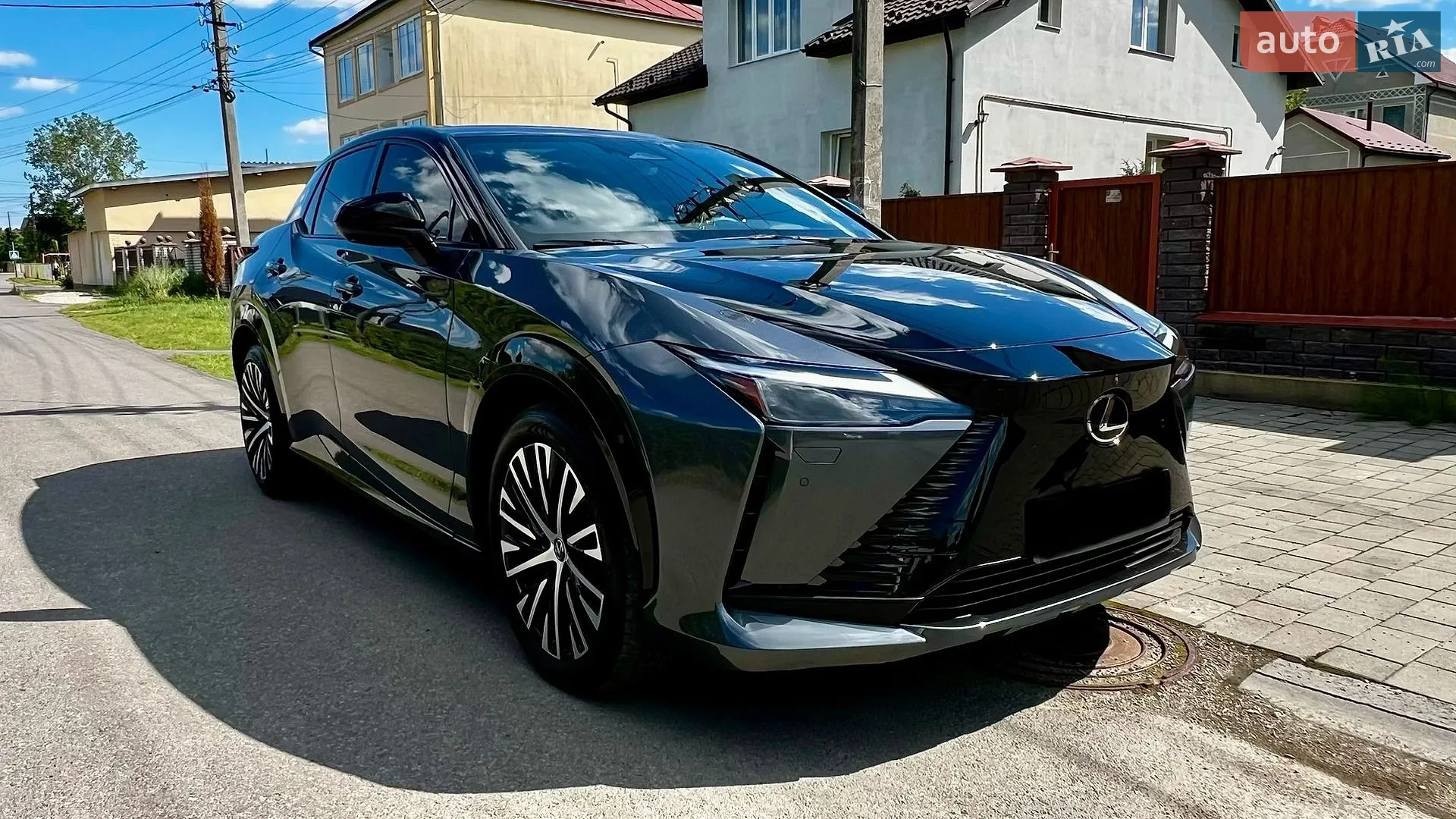 Lexus RZ 2023