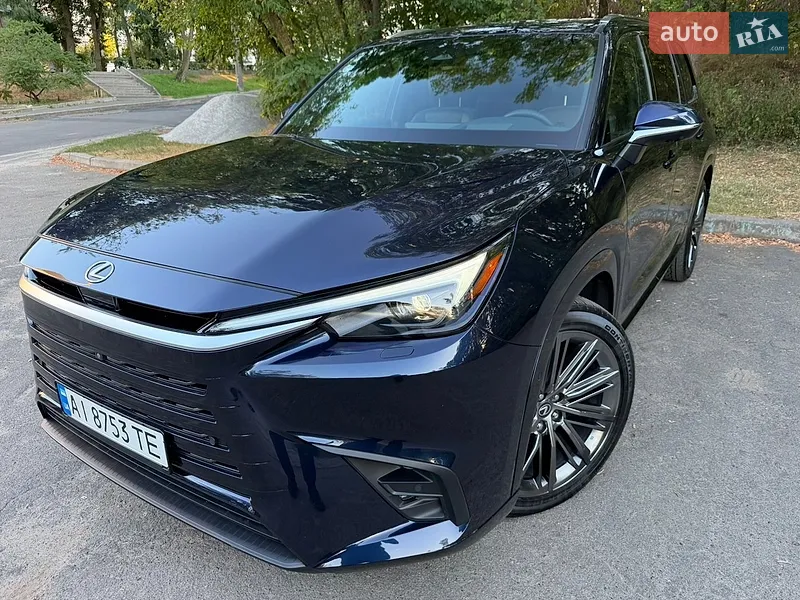 Lexus TX