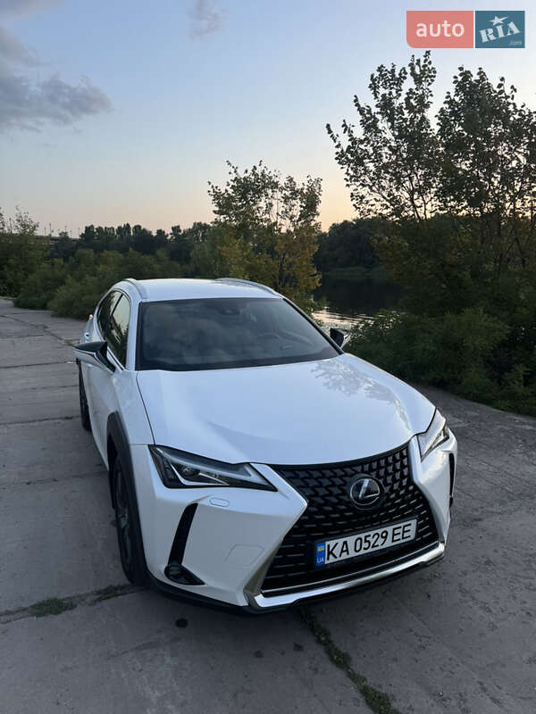 Lexus UX 2019