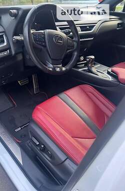 Внедорожник / Кроссовер Lexus UX 2020 в 
