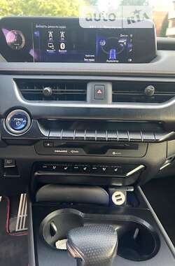 Внедорожник / Кроссовер Lexus UX 2020 в 