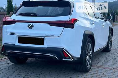 Внедорожник / Кроссовер Lexus UX 2020 в 
