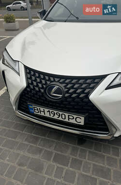 Внедорожник / Кроссовер Lexus UX 2020 в 