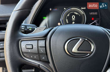 Внедорожник / Кроссовер Lexus UX 2020 в 
