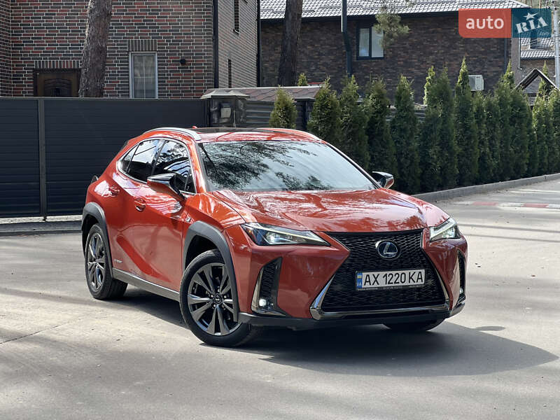 Позашляховик / Кросовер Lexus UX 2018 в 