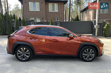 Позашляховик / Кросовер Lexus UX 2018 в 