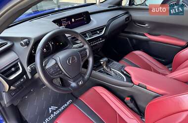 Позашляховик / Кросовер Lexus UX 2021 в 