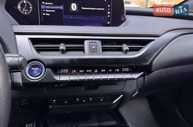 Позашляховик / Кросовер Lexus UX 2021 в 