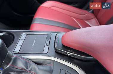 Позашляховик / Кросовер Lexus UX 2021 в 
