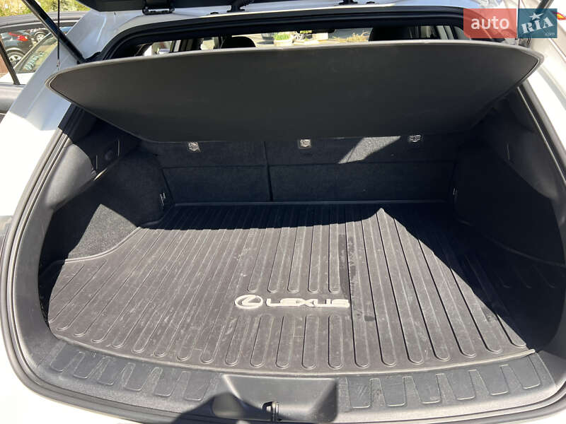 Позашляховик / Кросовер Lexus UX 2019 в Києві