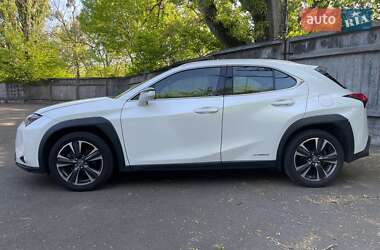 Внедорожник / Кроссовер Lexus UX 2018 в 