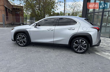 Внедорожник / Кроссовер Lexus UX 2020 в 