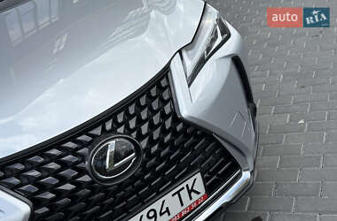 Внедорожник / Кроссовер Lexus UX 2020 в 