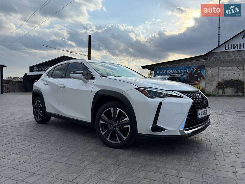 Позашляховик / Кросовер Lexus UX 2021 в 