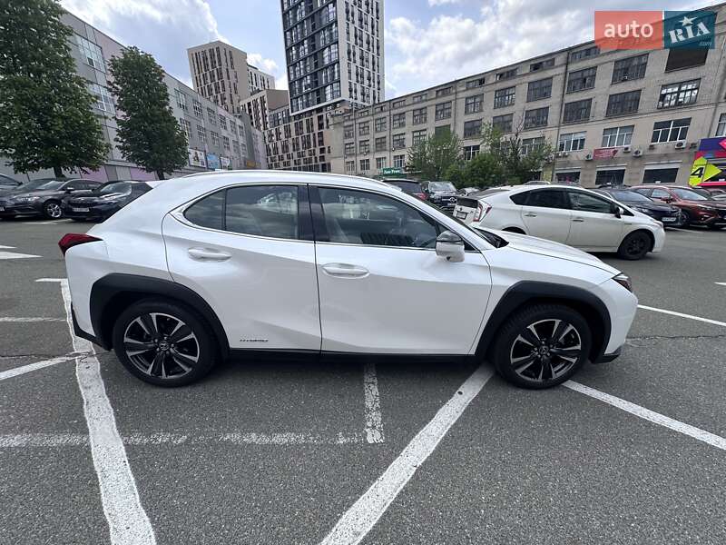 Внедорожник / Кроссовер Lexus UX 2019 в Киеве