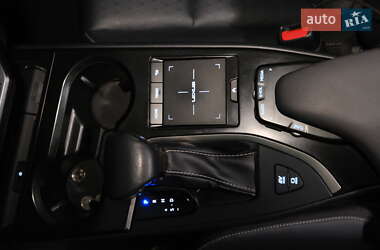Внедорожник / Кроссовер Lexus UX 2021 в 