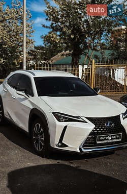 Внедорожник / Кроссовер Lexus UX 2021 в 