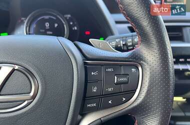 Внедорожник / Кроссовер Lexus UX 2020 в 
