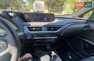 Внедорожник / Кроссовер Lexus UX 2019 в 