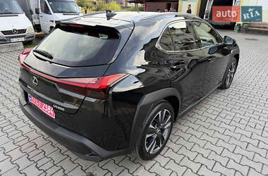 Позашляховик / Кросовер Lexus UX 2020 в 