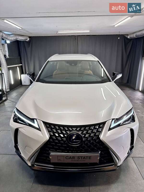 Внедорожник / Кроссовер Lexus UX 2019 в Киеве