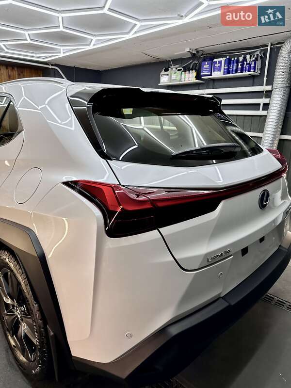 Внедорожник / Кроссовер Lexus UX 2019 в Киеве