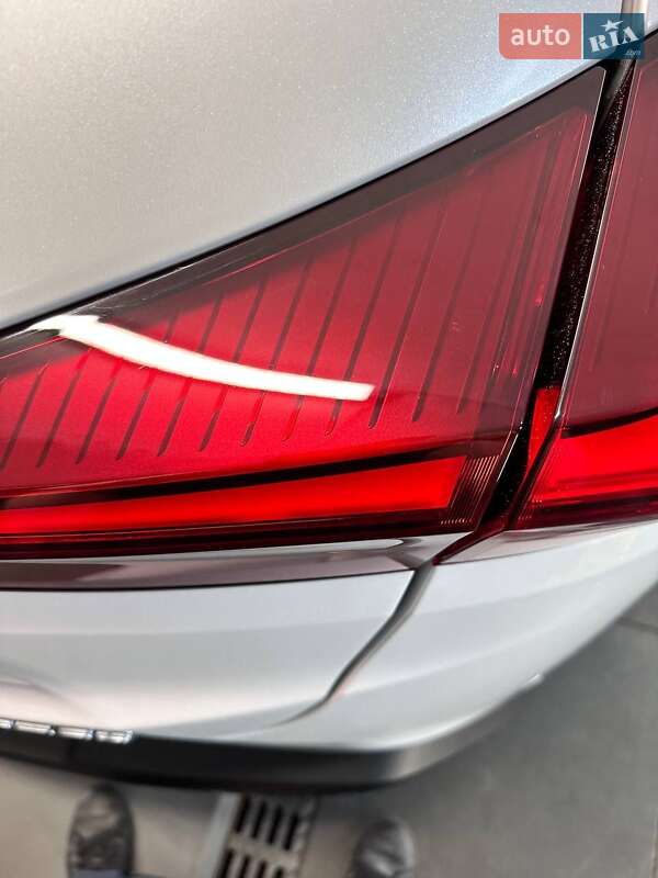 Внедорожник / Кроссовер Lexus UX 2019 в Киеве