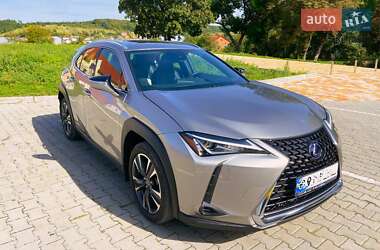 Позашляховик / Кросовер Lexus UX 2019 в 