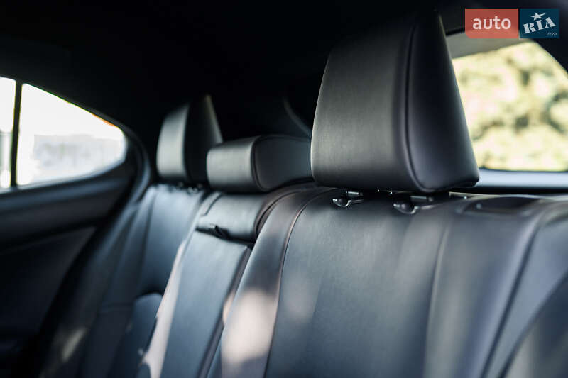 Внедорожник / Кроссовер Lexus UX 2019 в Ровно