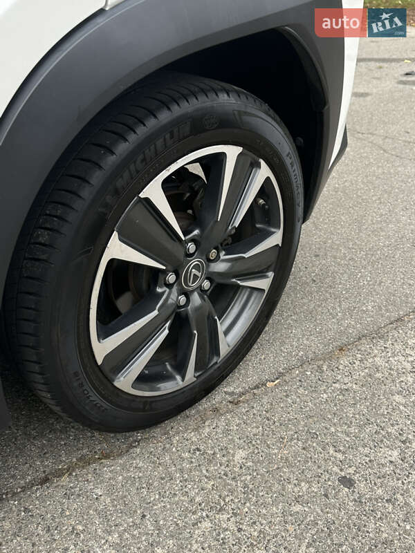 Позашляховик / Кросовер Lexus UX 2019 в Києві фото 8 Позашляховик / Кросовер Lexus UX 2019 в Києві