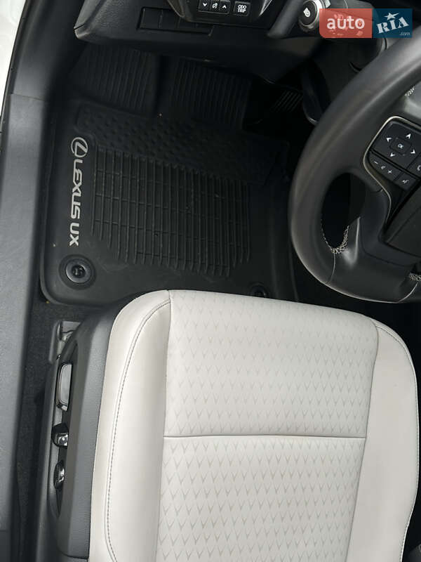 Позашляховик / Кросовер Lexus UX 2019 в Києві фото 10 Позашляховик / Кросовер Lexus UX 2019 в Києві