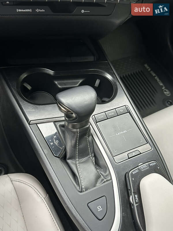 Позашляховик / Кросовер Lexus UX 2019 в Києві фото 17 Позашляховик / Кросовер Lexus UX 2019 в Києві