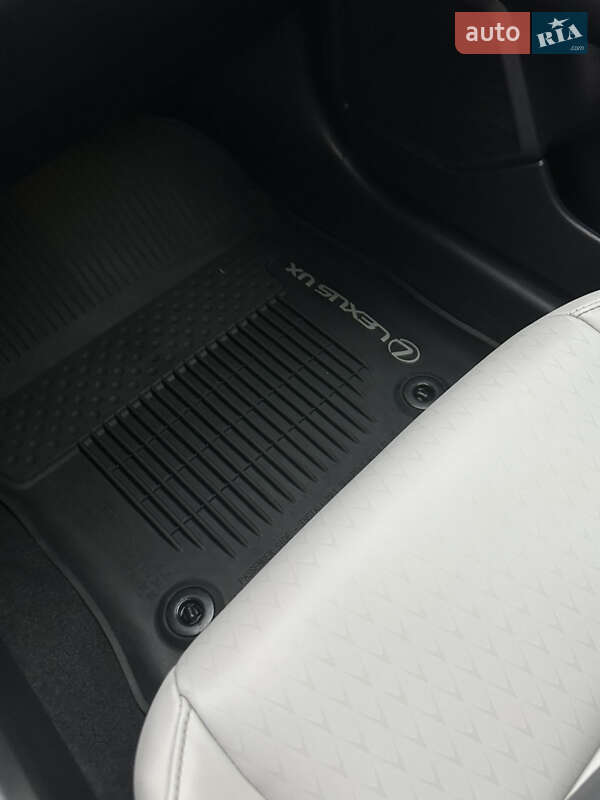 Позашляховик / Кросовер Lexus UX 2019 в Києві фото 20 Позашляховик / Кросовер Lexus UX 2019 в Києві