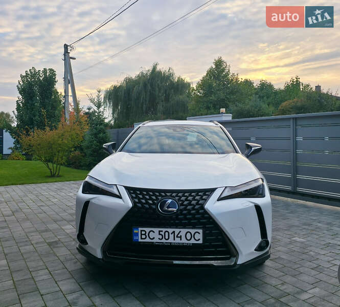 Lexus UX 2022