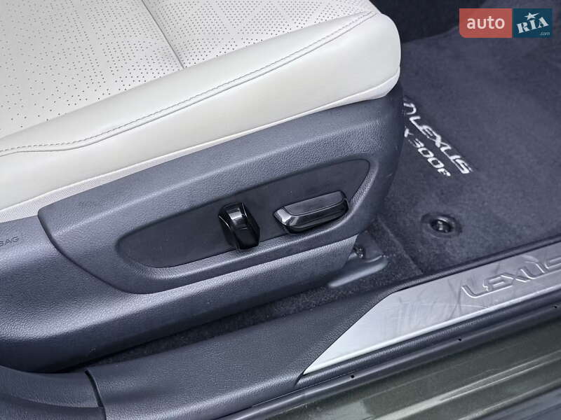 Внедорожник / Кроссовер Lexus UX 2021 в Днепре