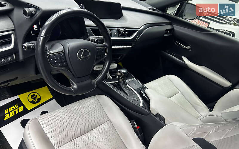 Позашляховик / Кросовер Lexus UX 2019 в Чернівцях