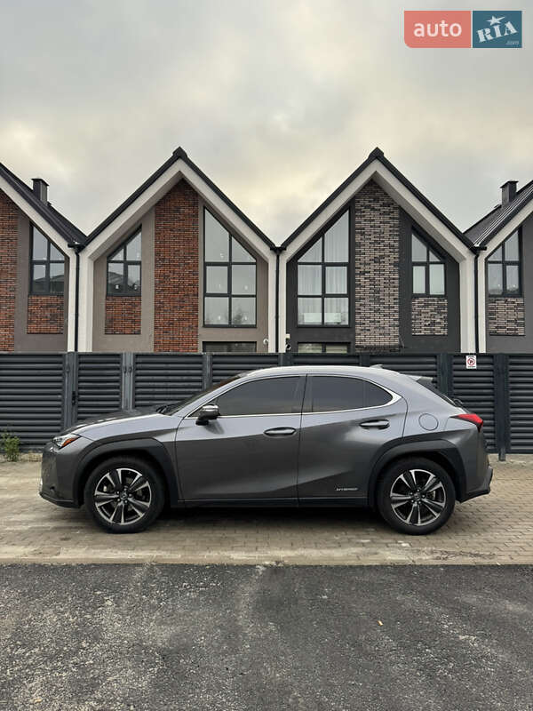 Внедорожник / Кроссовер Lexus UX 2020 в Киеве