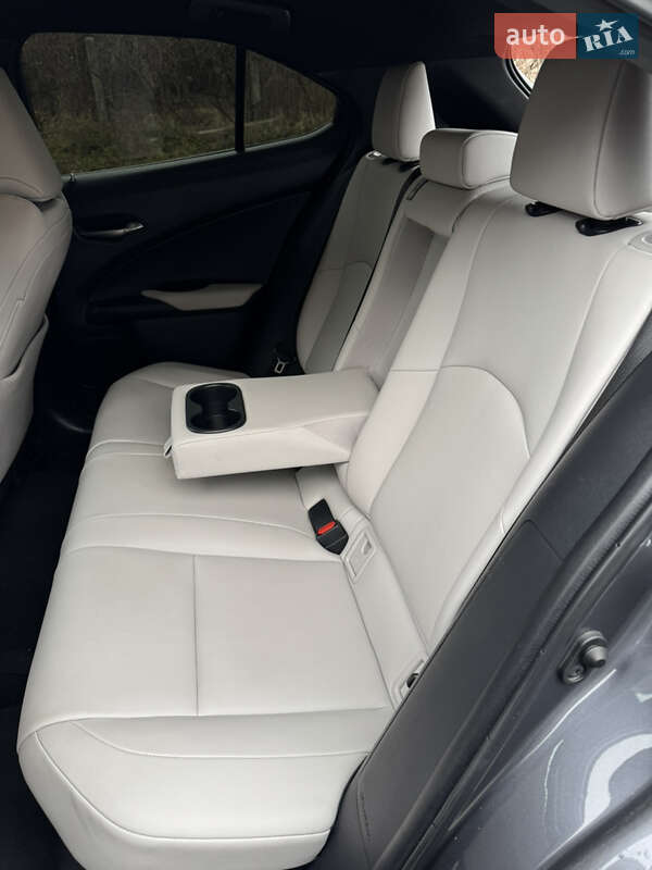 Внедорожник / Кроссовер Lexus UX 2020 в Киеве