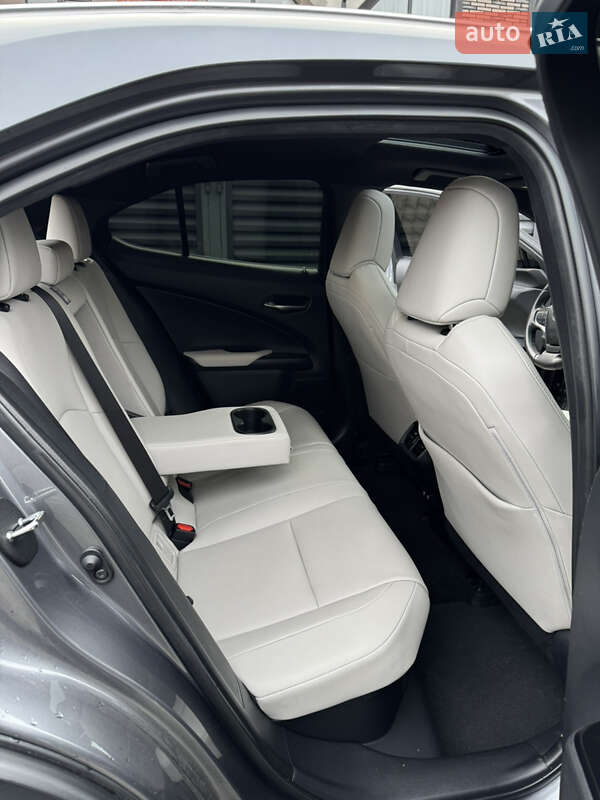 Внедорожник / Кроссовер Lexus UX 2020 в Киеве