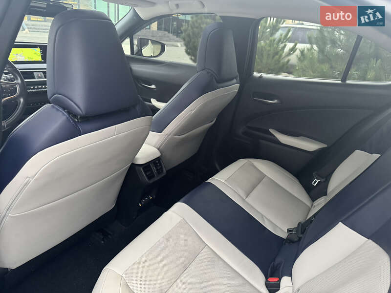 Внедорожник / Кроссовер Lexus UX 2022 в Хмельницком