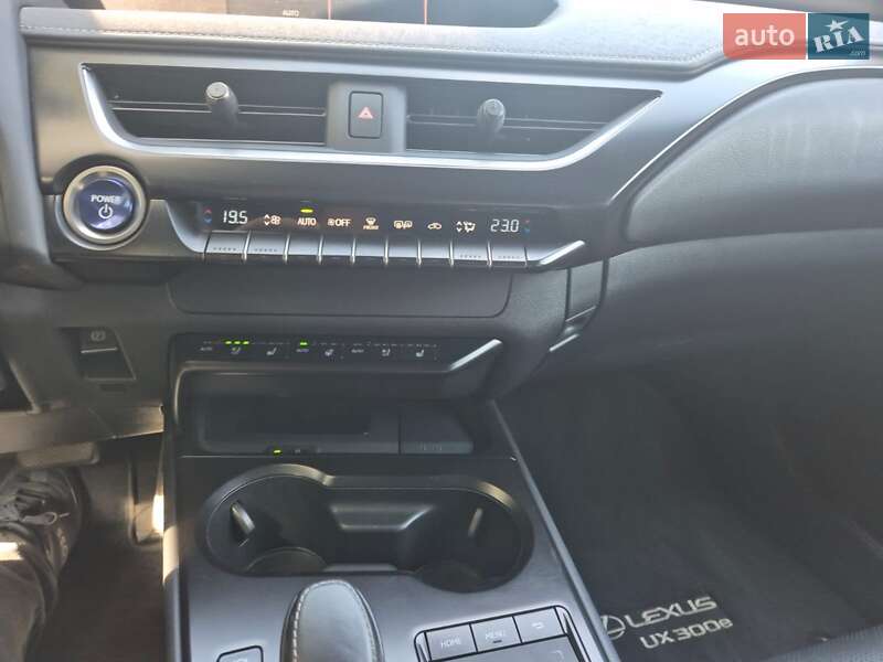 Позашляховик / Кросовер Lexus UX 2022 в Снятині