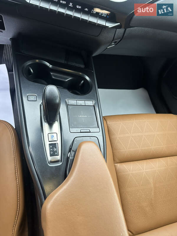 Позашляховик / Кросовер Lexus UX 2021 в Дрогобичі