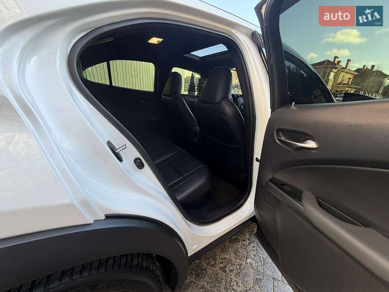 Позашляховик / Кросовер Lexus UX 2019 в Одесі фото 8 Позашляховик / Кросовер Lexus UX 2019 в Одесі
