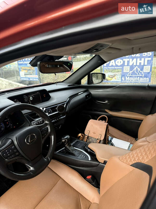 Внедорожник / Кроссовер Lexus UX 2019 в Ивано-Франковске