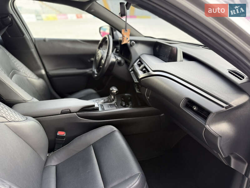 Позашляховик / Кросовер Lexus UX 2019 в Одесі фото 38 Позашляховик / Кросовер Lexus UX 2019 в Одесі