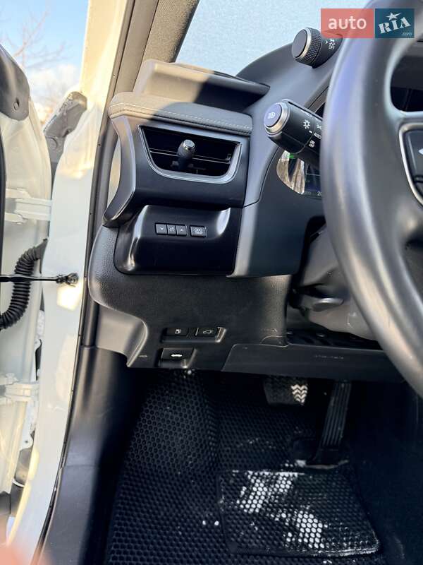 Внедорожник / Кроссовер Lexus UX 2022 в Сумах