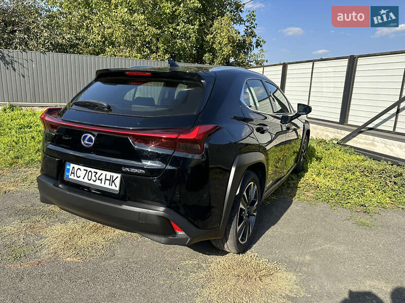 Позашляховик / Кросовер Lexus UX 2020 в Нововолинську
