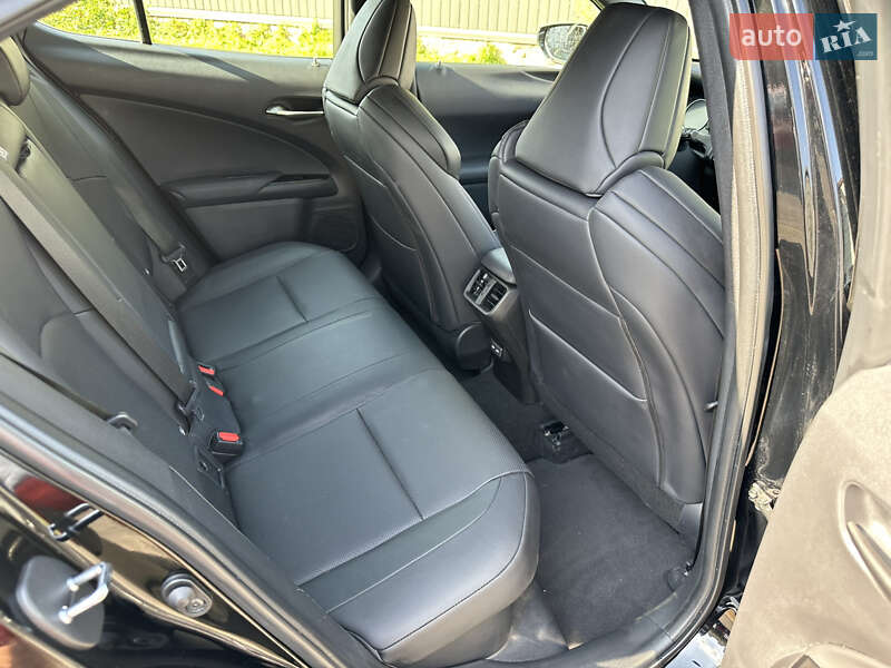 Позашляховик / Кросовер Lexus UX 2020 в Нововолинську