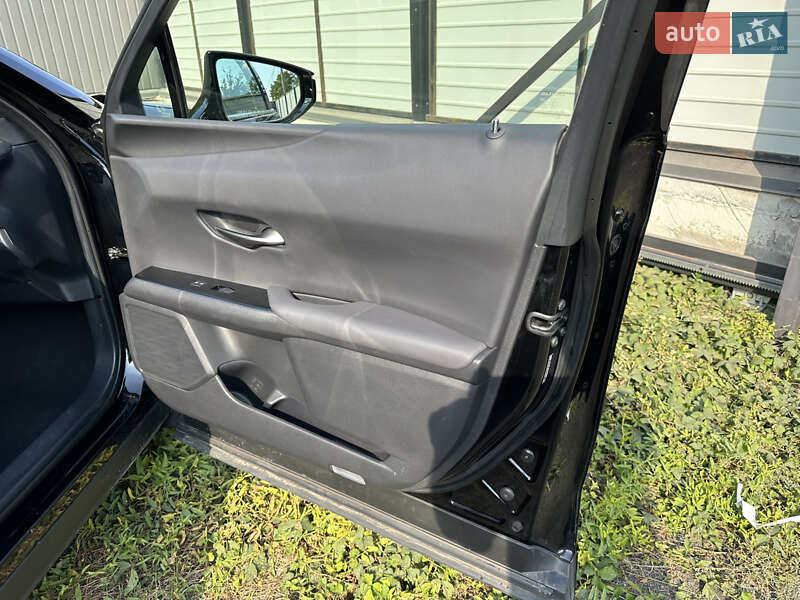 Позашляховик / Кросовер Lexus UX 2020 в Нововолинську