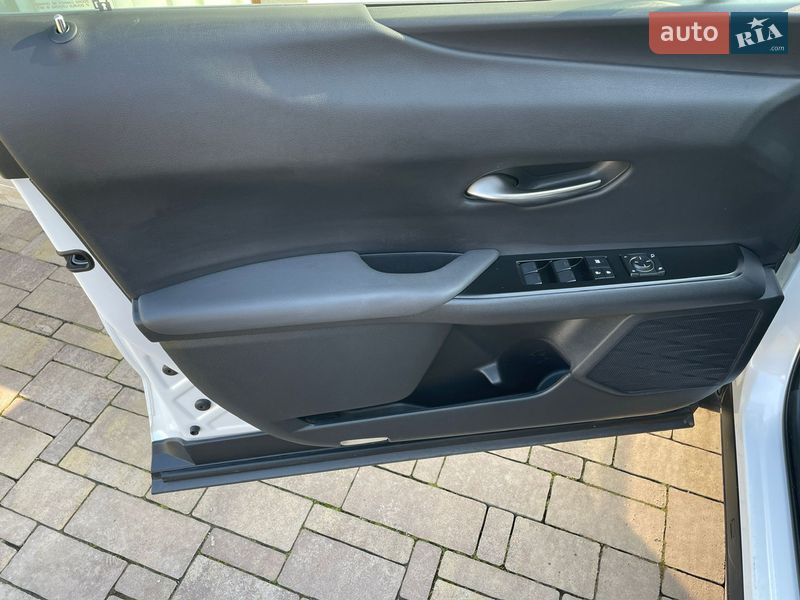 Внедорожник / Кроссовер Lexus UX 2020 в Ужгороде